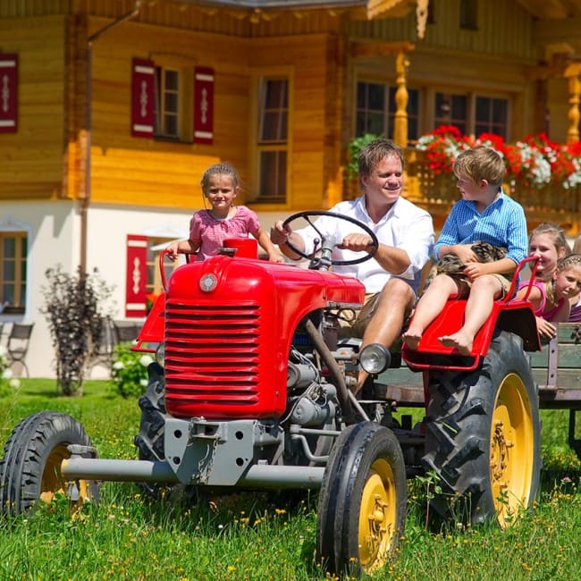 Kinderbauernhof Moabauer - Traktor fahren